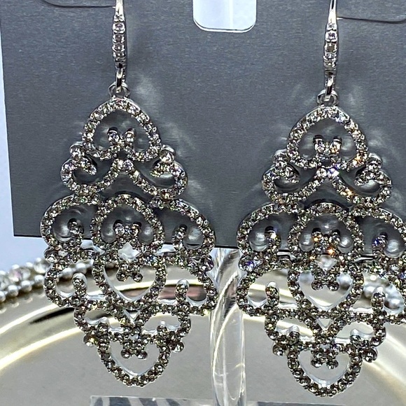 NWT Crystal Lace Pattern Earrings - Picture 3 of 3